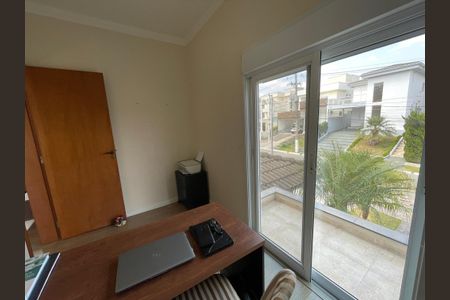 Casa de condomínio para alugar com 330m², 3 quartos e 4 vagasEscritório