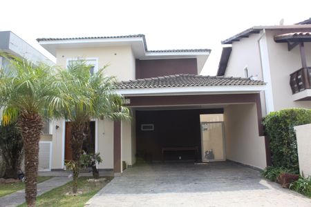 Casa de condomínio para alugar com 330m², 3 quartos e 4 vagasFachada