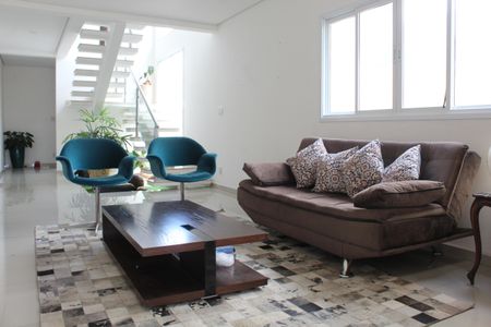 Sala de casa de condomínio para alugar com 3 quartos, 330m² em Jardim Santa Izabel, Cotia
