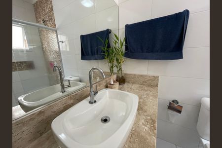 Casa de condomínio para alugar com 330m², 3 quartos e 4 vagasBanheiro da Suíte 1