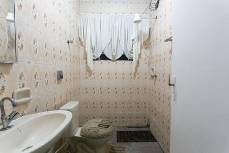 Casa à venda com 138m², 3 quartos e 2 vagasBanheiro