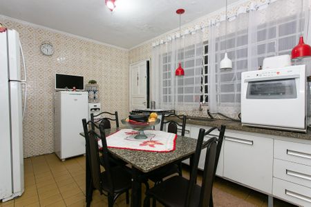 Casa à venda com 138m², 3 quartos e 2 vagasCozinha