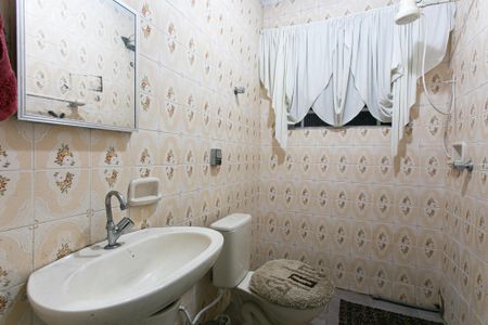 Casa à venda com 138m², 3 quartos e 2 vagasBanheiro