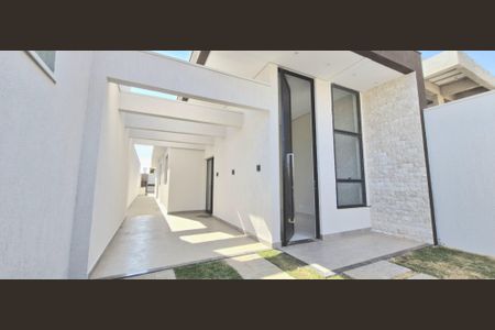 Casa à venda com 100m², 3 quartos e 2 vagas Casa à venda com 100m², 3 quartos e 2 vagasÁrea Externa