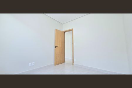 Casa à venda com 100m², 3 quartos e 2 vagas Casa à venda com 100m², 3 quartos e 2 vagasQuarto 1