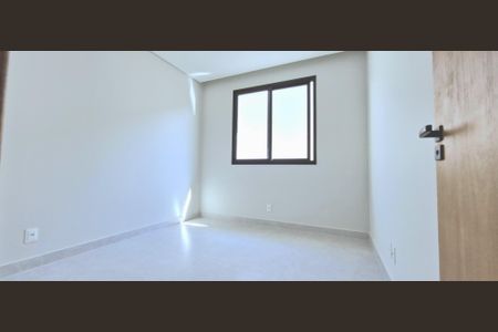 Casa à venda com 100m², 3 quartos e 2 vagas Casa à venda com 100m², 3 quartos e 2 vagasQuarto 1