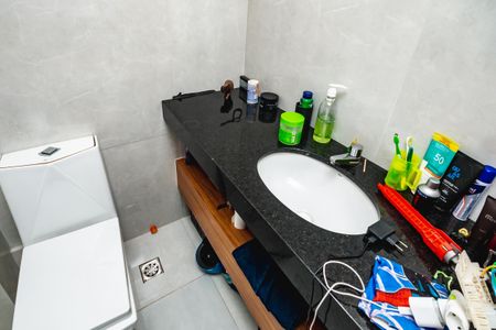 Apartamento à venda com 83m², 2 quartos e 2 vagasBanheiro da Suíte