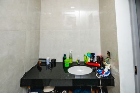 Apartamento à venda com 83m², 2 quartos e 2 vagasBanheiro da Suíte