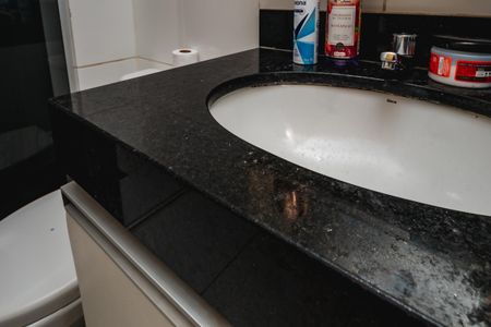 Apartamento à venda com 83m², 2 quartos e 2 vagasBanheiro da Suíte