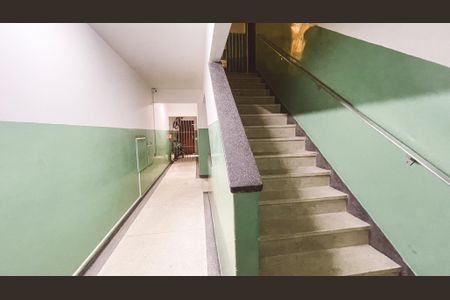 Apartamento à venda com 103m², 3 quartos e sem vagaEscada