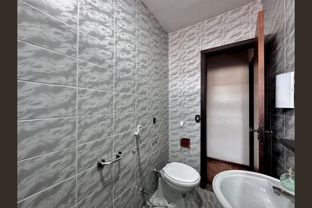 Casa à venda com 125m², 3 quartos e 2 vagasBanheiro 