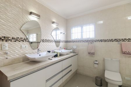 Casa à venda com 320m², 4 quartos e 7 vagasBanheiro Suíte 1