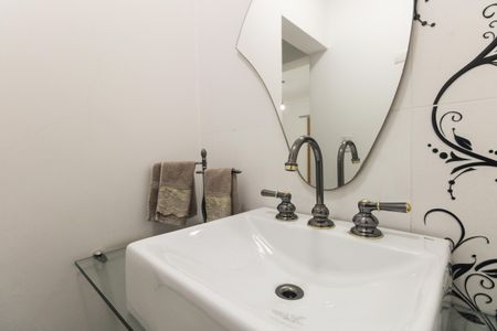 Casa à venda com 320m², 4 quartos e 7 vagasLavabo