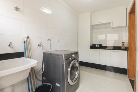 Casa à venda com 320m², 4 quartos e 7 vagasÁrea de Serviço