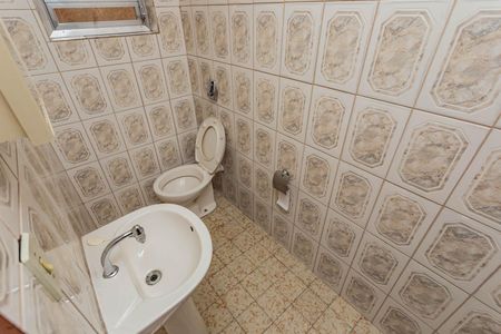 Casa à venda com 230m², 3 quartos e 10 vagasBanheiro da edícula