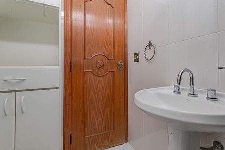 Casa à venda com 230m², 3 quartos e 10 vagasBanheiro da Suíte 2