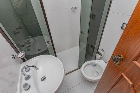 Casa à venda com 230m², 3 quartos e 10 vagasBanheiro da Suíte 2