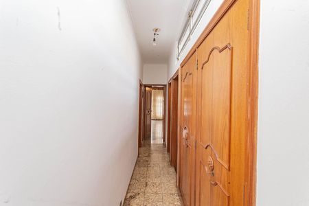 Casa à venda com 230m², 3 quartos e 10 vagasCorredor