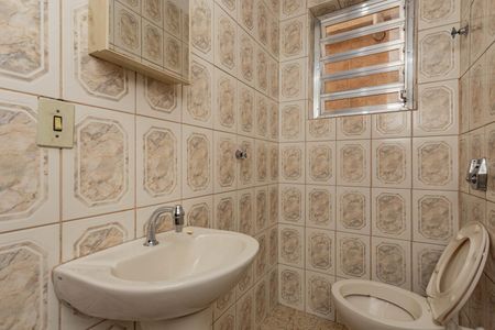 Casa à venda com 230m², 3 quartos e 10 vagasBanheiro da edícula