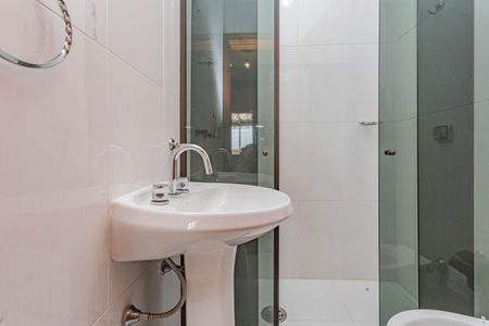 Casa à venda com 230m², 3 quartos e 10 vagasBanheiro da Suíte 2