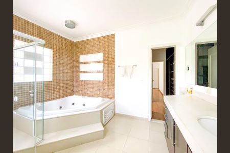 Casa à venda com 471m², 4 quartos e 3 vagasBanheiro da Suíte 2