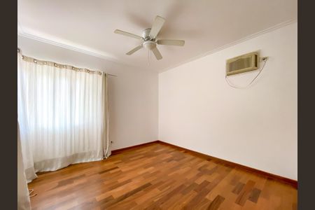 Casa à venda com 471m², 4 quartos e 3 vagasSuíte