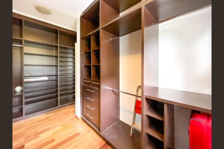 Casa à venda com 471m², 4 quartos e 3 vagasCloset da suíte 2