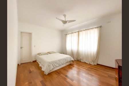 Casa à venda com 471m², 4 quartos e 3 vagasSuíte 2