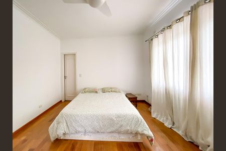 Casa à venda com 471m², 4 quartos e 3 vagasSuíte 2