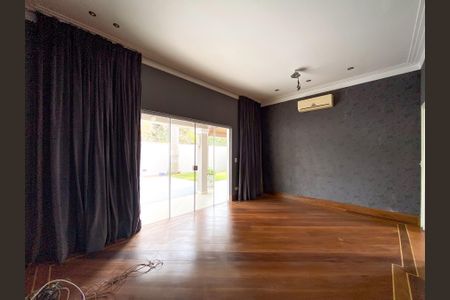 Casa à venda com 471m², 4 quartos e 3 vagasSala