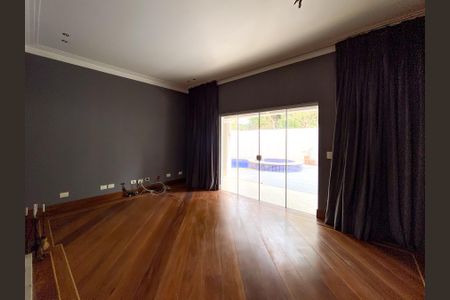 Casa à venda com 471m², 4 quartos e 3 vagasSala
