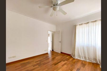 Casa à venda com 471m², 4 quartos e 3 vagasSuíte