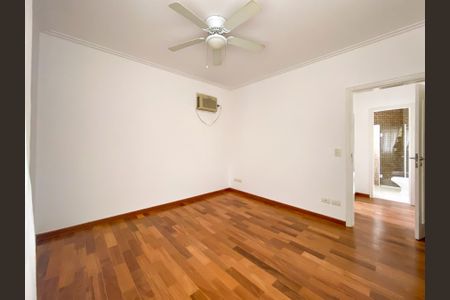 Casa à venda com 471m², 4 quartos e 3 vagasSuíte