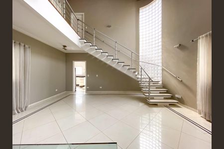 Casa à venda com 471m², 4 quartos e 3 vagasSala