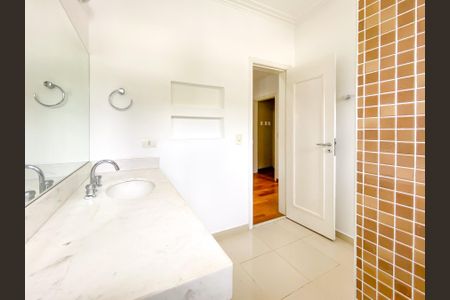 Casa à venda com 471m², 4 quartos e 3 vagasBanheiro Social