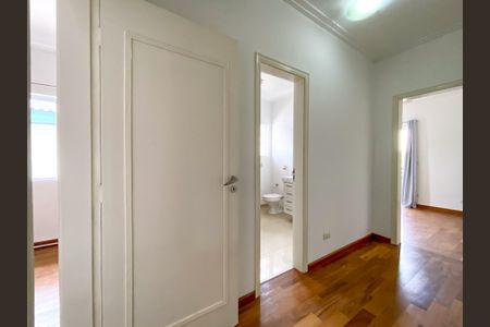 Casa à venda com 471m², 4 quartos e 3 vagasCorredor