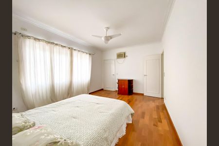 Casa à venda com 471m², 4 quartos e 3 vagasSuíte 2