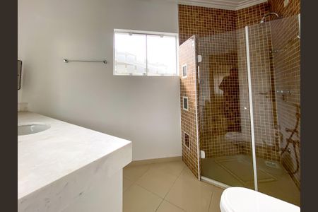 Casa à venda com 471m², 4 quartos e 3 vagasBanheiro da Suíte