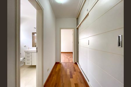 Casa à venda com 471m², 4 quartos e 3 vagasCorredor