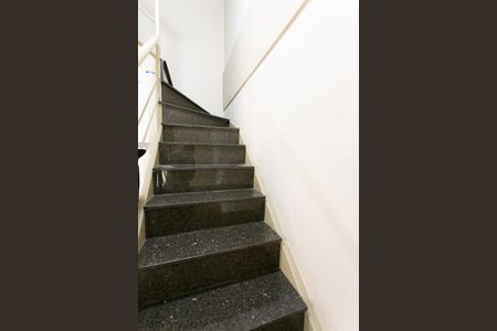Apartamento à venda com 72m², 2 quartos e 2 vagasEscada