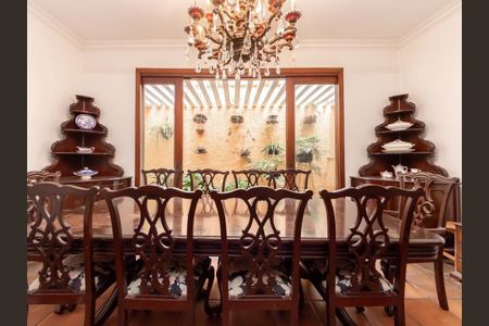 Casa à venda com 4 quartos, 400m² em Alto de Pinheiros, São Paulo