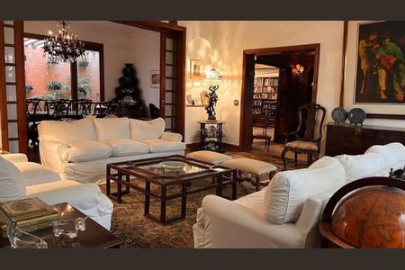 Casa à venda com 4 quartos, 400m² em Alto de Pinheiros, São Paulo