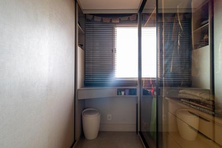 Closet da suíte de apartamento para alugar com 1 quarto, 56m² em Bom Retiro, São Paulo