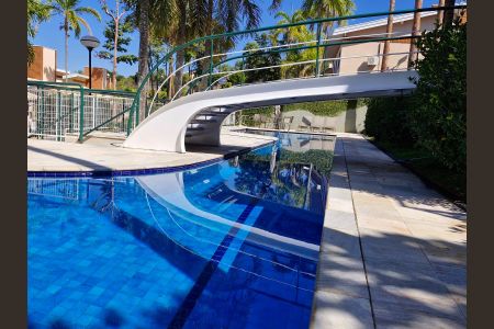 Casa de condomínio à venda com 290m², 4 quartos e 6 vagas Casa de condomínio à venda com 290m², 4 quartos e 6 vagasPiscina