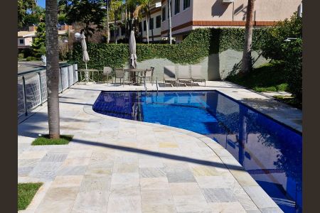 Casa de condomínio à venda com 290m², 4 quartos e 6 vagas Casa de condomínio à venda com 290m², 4 quartos e 6 vagasPiscina