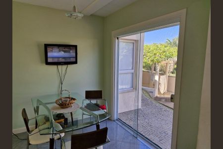 Casa de condomínio à venda com 290m², 4 quartos e 6 vagas Casa de condomínio à venda com 290m², 4 quartos e 6 vagasCozinha