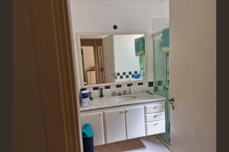 Casa de condomínio à venda com 290m², 4 quartos e 6 vagas Casa de condomínio à venda com 290m², 4 quartos e 6 vagasBanheiro 3