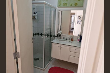 Casa de condomínio à venda com 290m², 4 quartos e 6 vagas Casa de condomínio à venda com 290m², 4 quartos e 6 vagasBanheiro 1