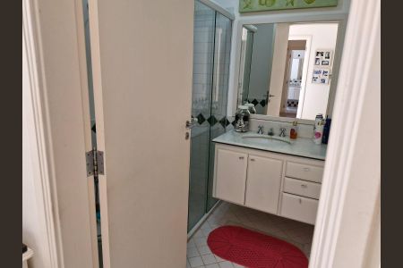 Casa de condomínio à venda com 290m², 4 quartos e 6 vagas Casa de condomínio à venda com 290m², 4 quartos e 6 vagasBanheiro 1