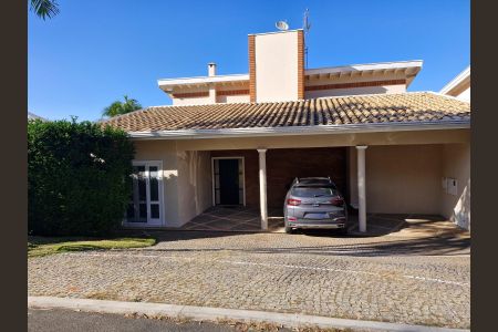 Casa de condomínio à venda com 290m², 4 quartos e 6 vagas Casa de condomínio à venda com 290m², 4 quartos e 6 vagasFachada